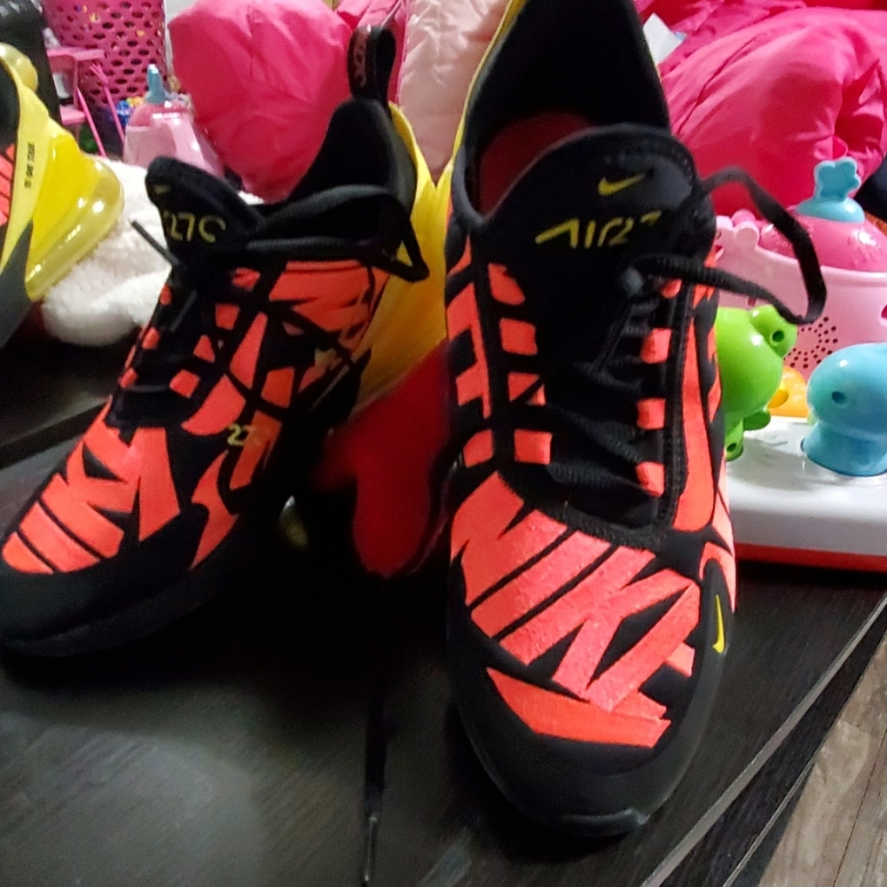 Nike 270